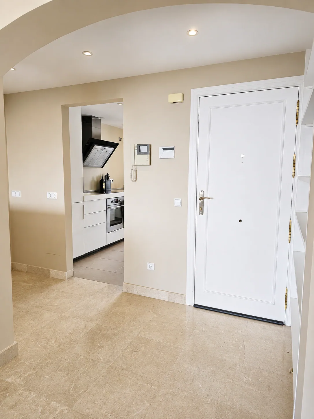 Apartment entrance hall with built-in shelving