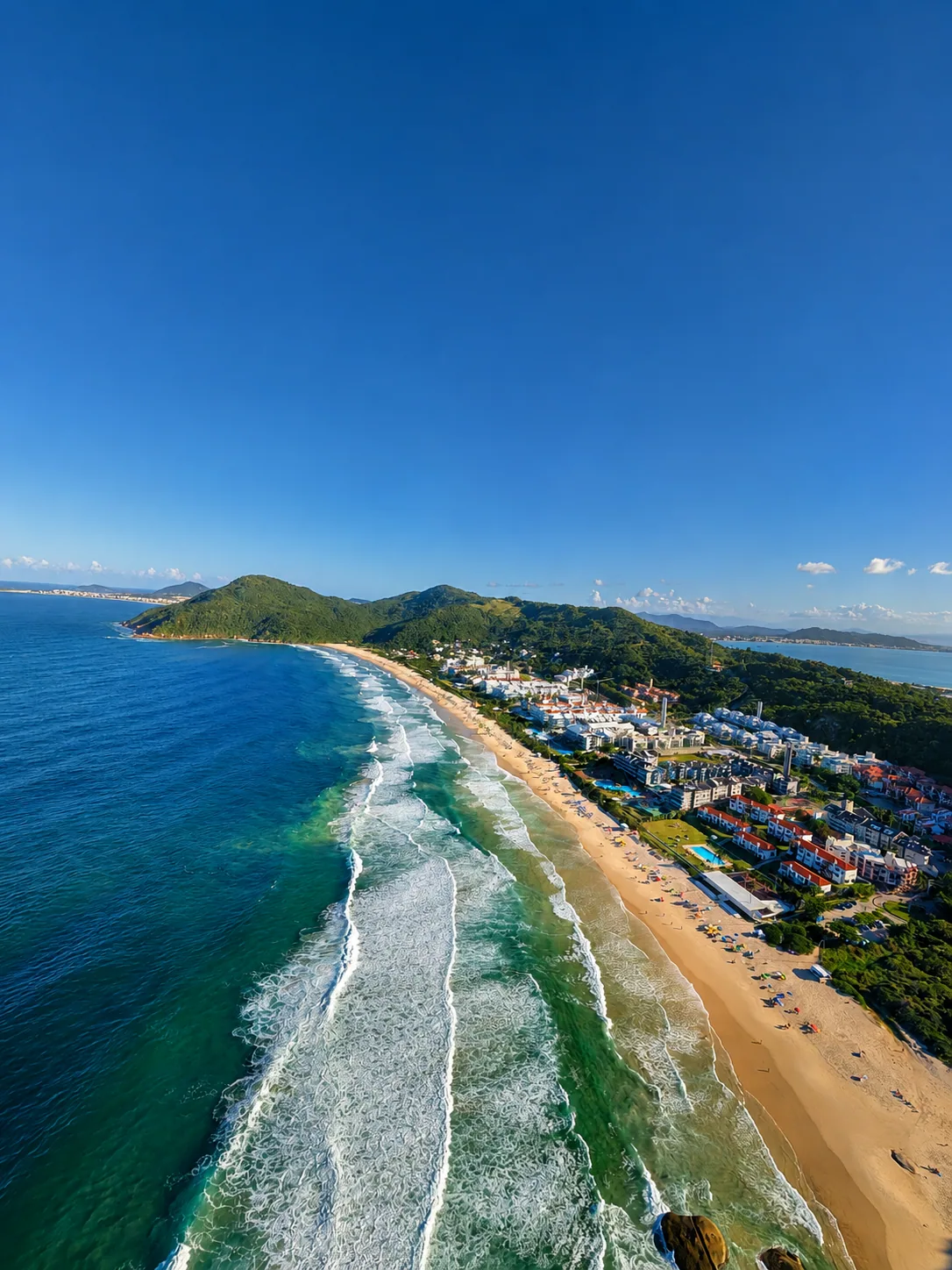 Florianópolis beach district and nearby homes
